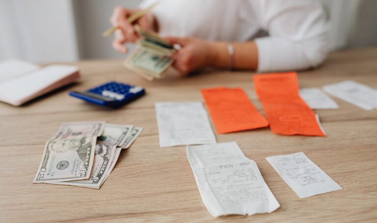 lady managing money